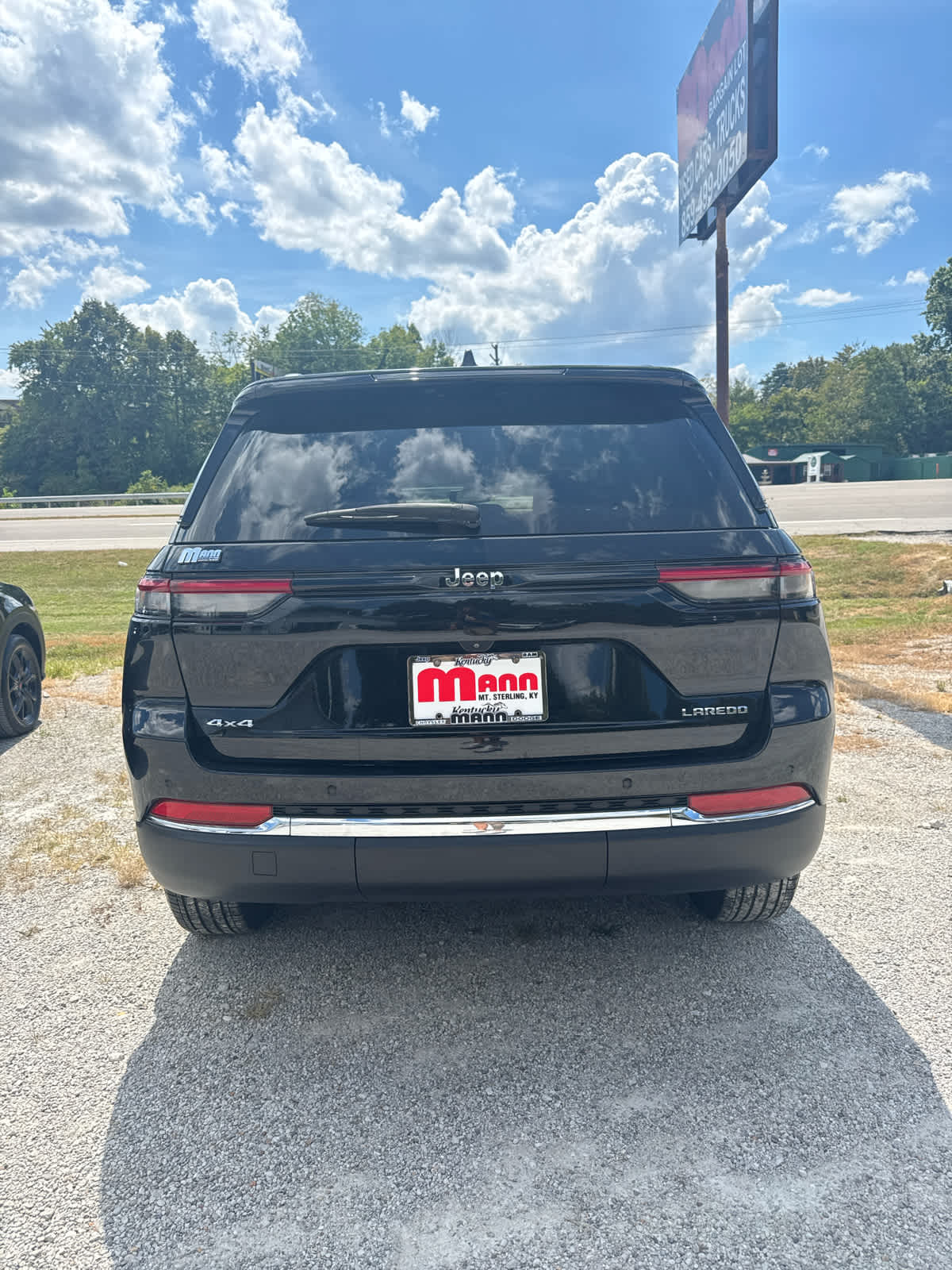 2023 Jeep Grand Cherokee Laredo photo 10