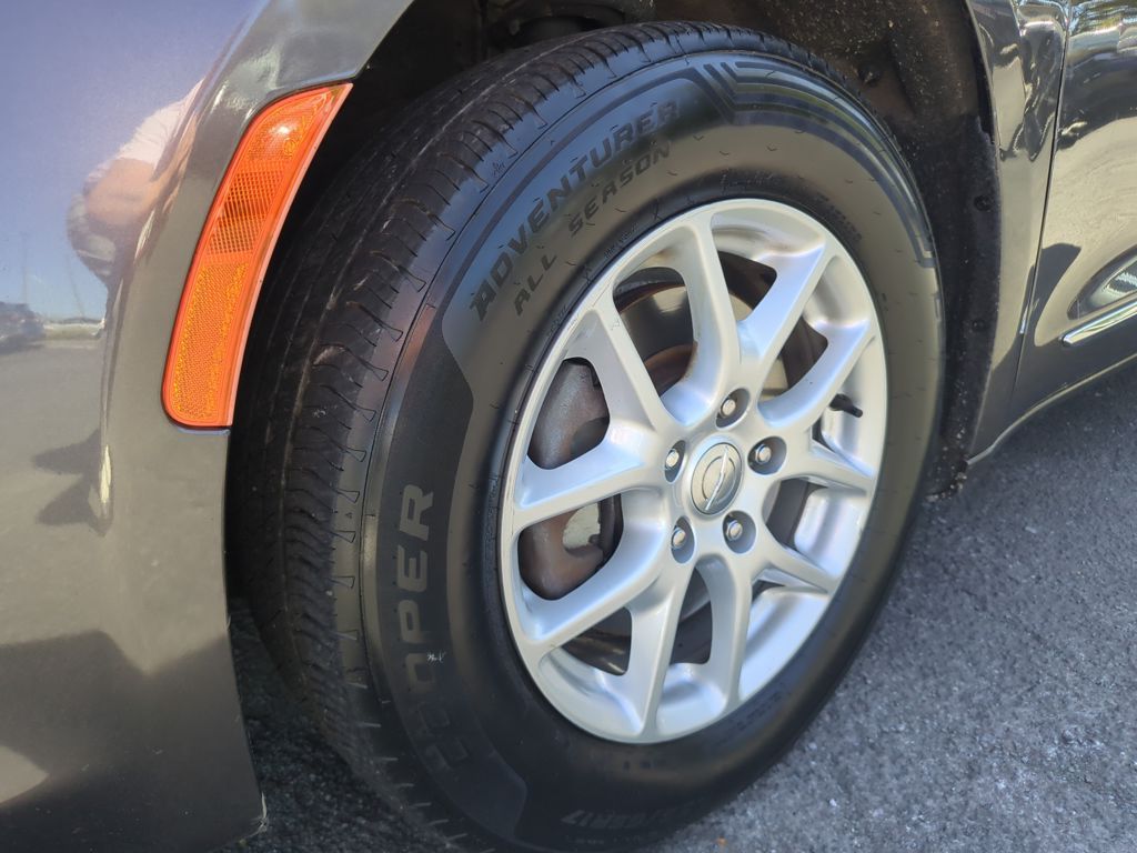 2020 Chrysler Pacifica Touring L photo 2