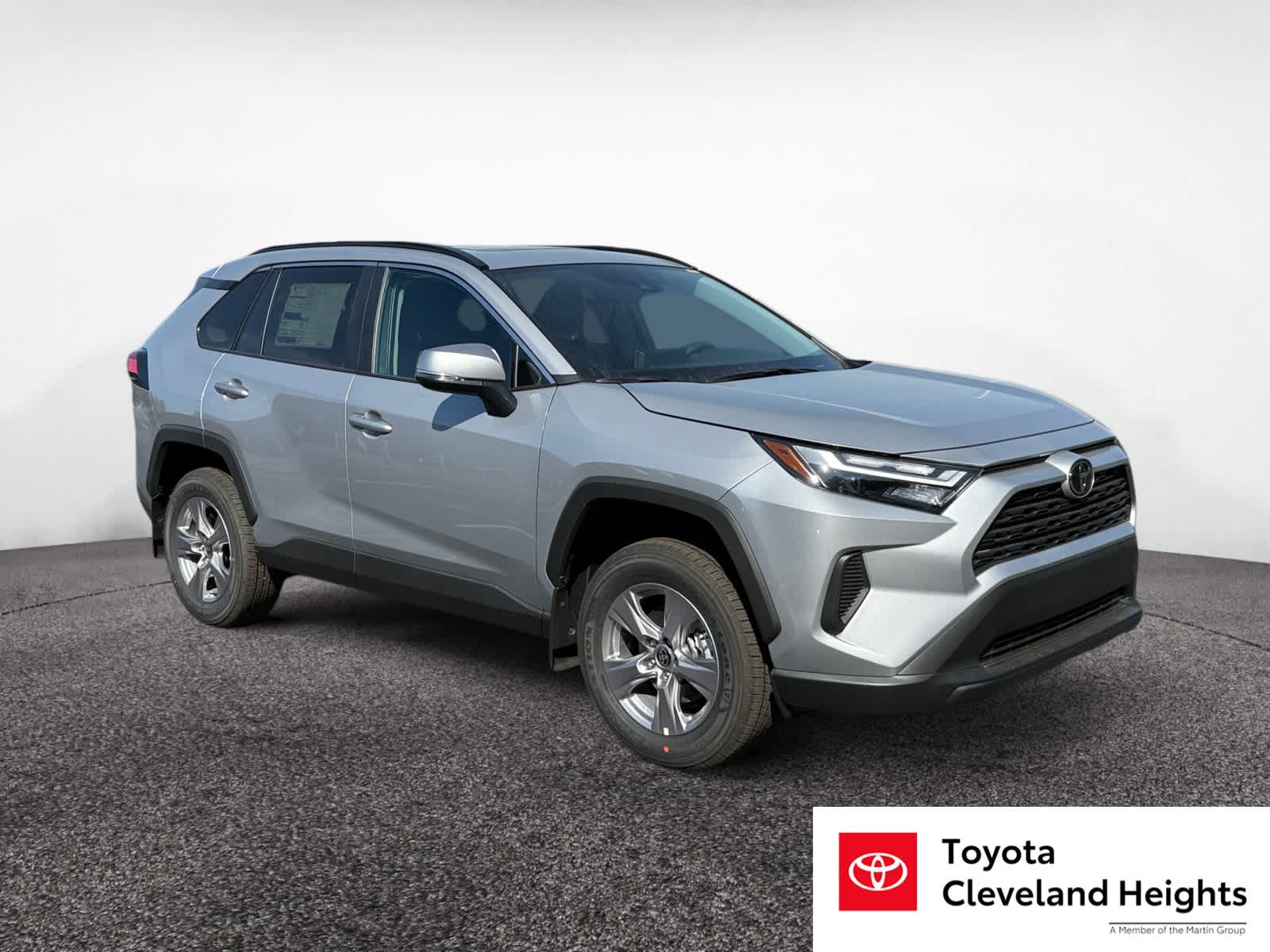 2025 Toyota RAV4 XLE photo 7