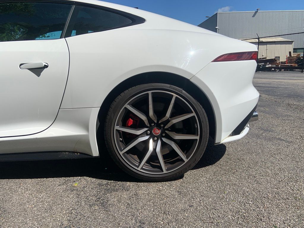2023 Jaguar F-TYPE R photo 12
