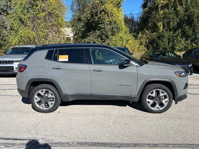 2022 Jeep Compass Limited photo 4