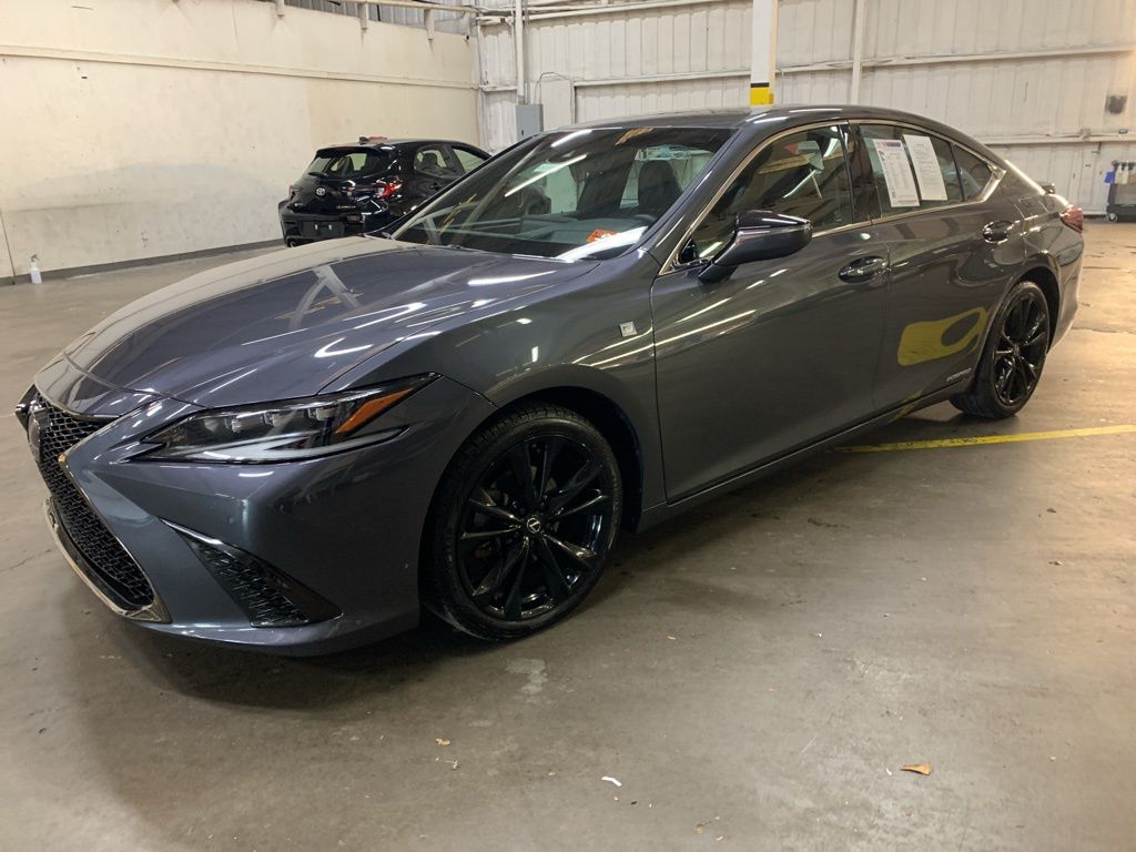 2022 Lexus ES Hybrid 300h F SPORT's photo