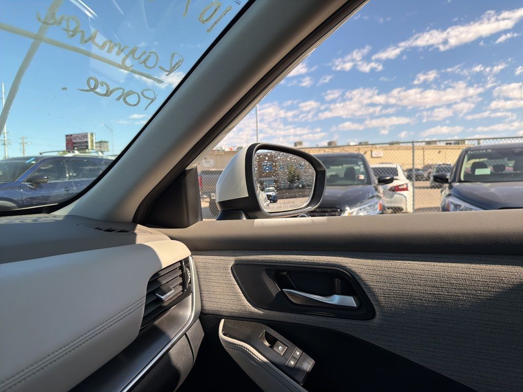 2022 Nissan Rogue SV photo 32