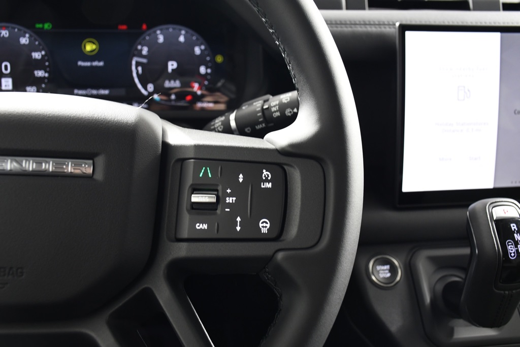 2025 Land Rover Defender 110 S photo 29