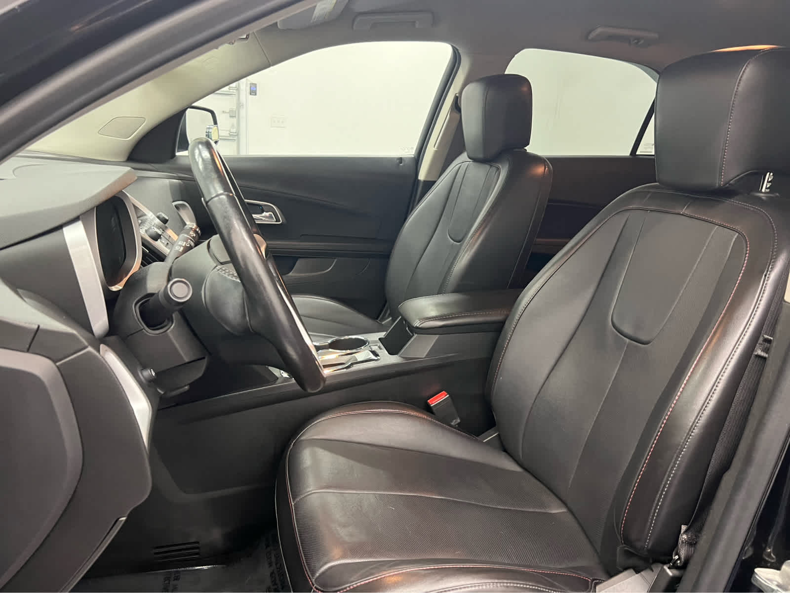 2017 Chevrolet Equinox LT photo 2