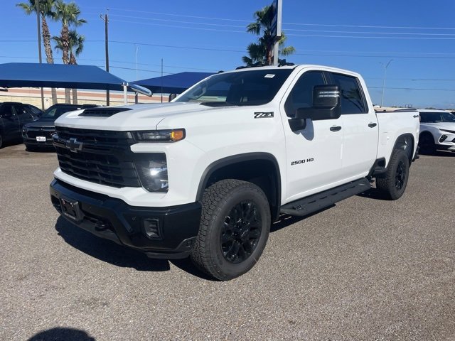 2025 Chevrolet Silverado 2500HD Custom photo 3