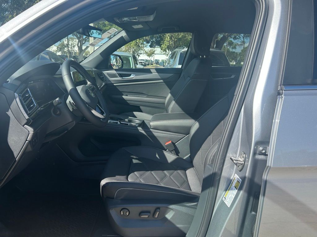 2026 Volkswagen Atlas Cross Sport SE photo 4