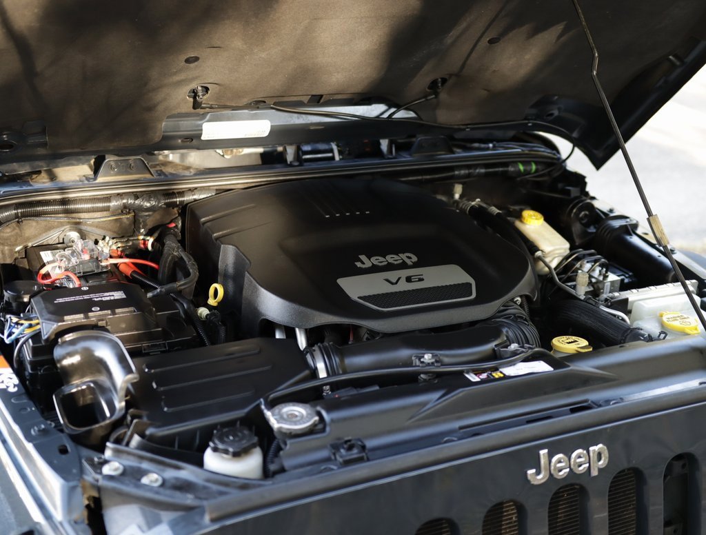 2016 Jeep Wrangler Unlimited Rubicon photo 28