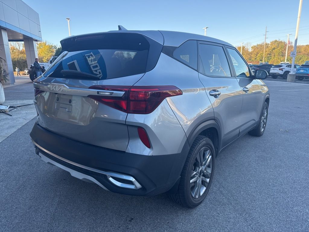 2022 Kia Seltos LX photo 2