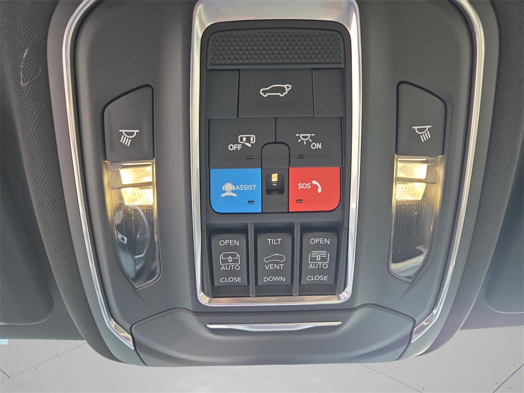 2025 Jeep Grand Cherokee Limited photo 13