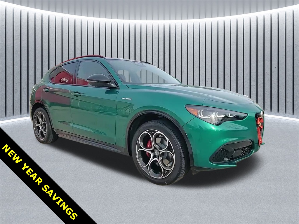 2025 Alfa Romeo Stelvio Base's photo