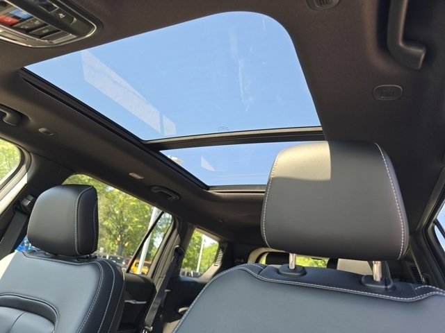 2025 Jeep Grand Cherokee Limited photo 2