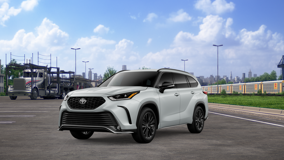 2026 Toyota Highlander XSE's photo