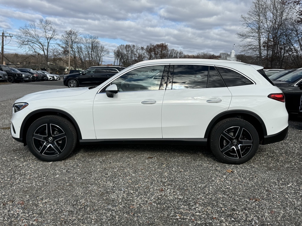 2026 Mercedes Benz GLC 300 4MATIC photo 4