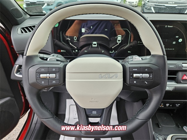 2025 Kia K4 GT-Line photo 12