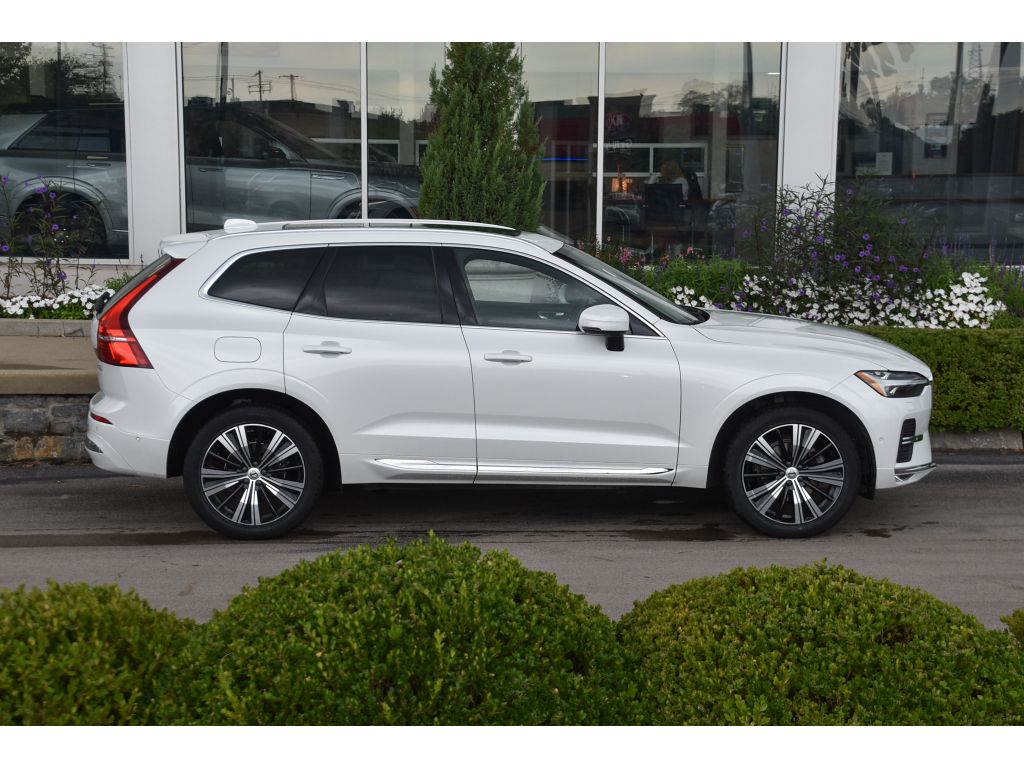 2023 Volvo XC60 B5 Plus photo 3