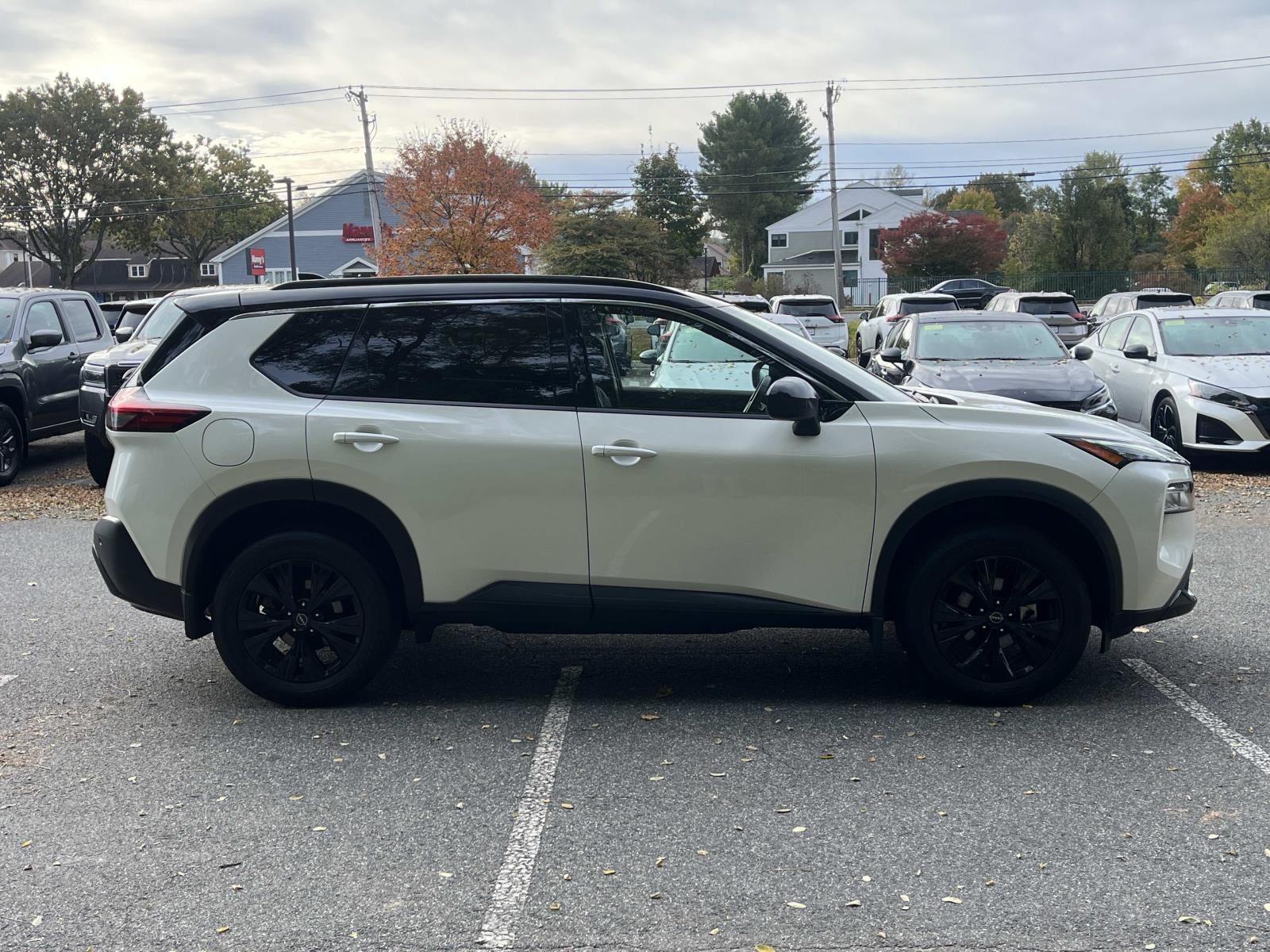 2023 Nissan Rogue SV photo 4