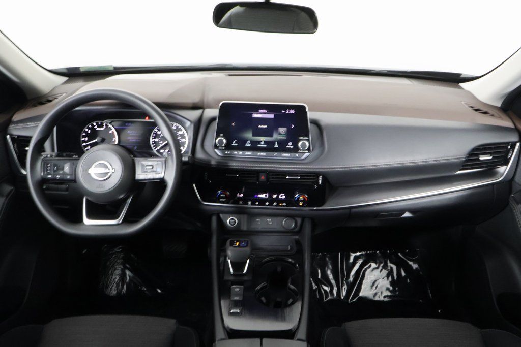2022 Nissan Rogue SV photo 8