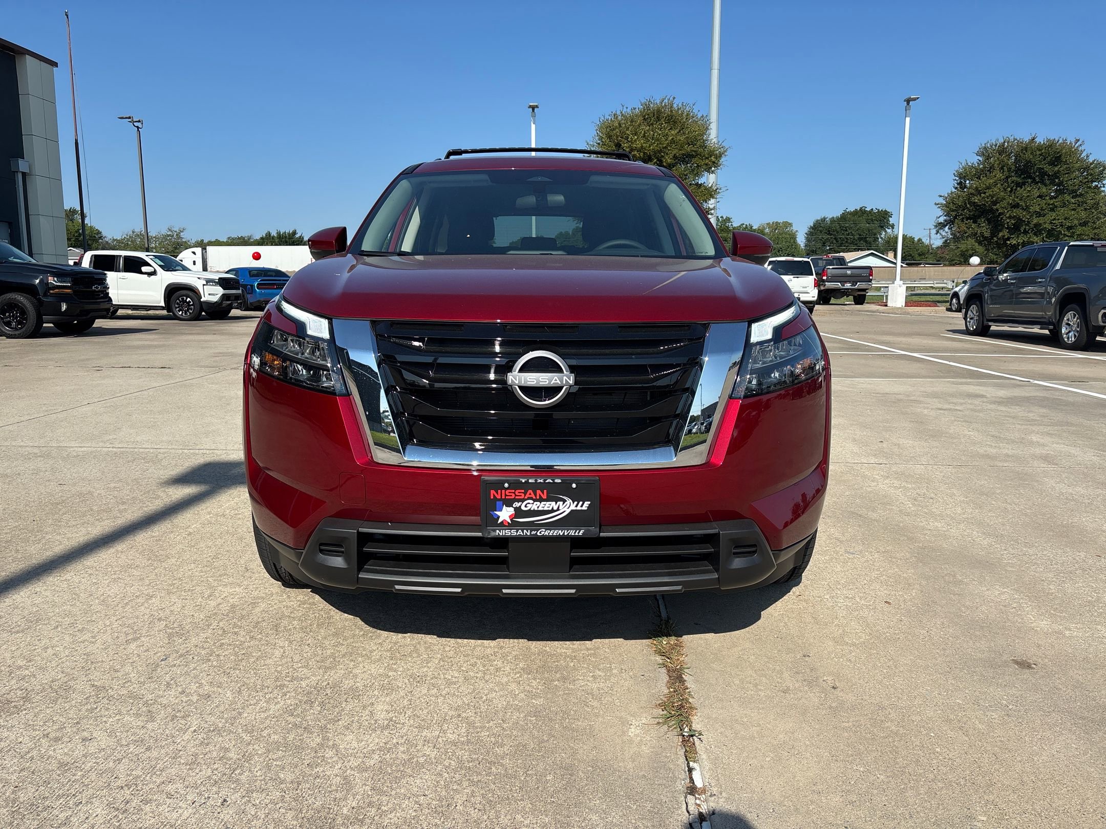 2025 Nissan Pathfinder SV photo 4