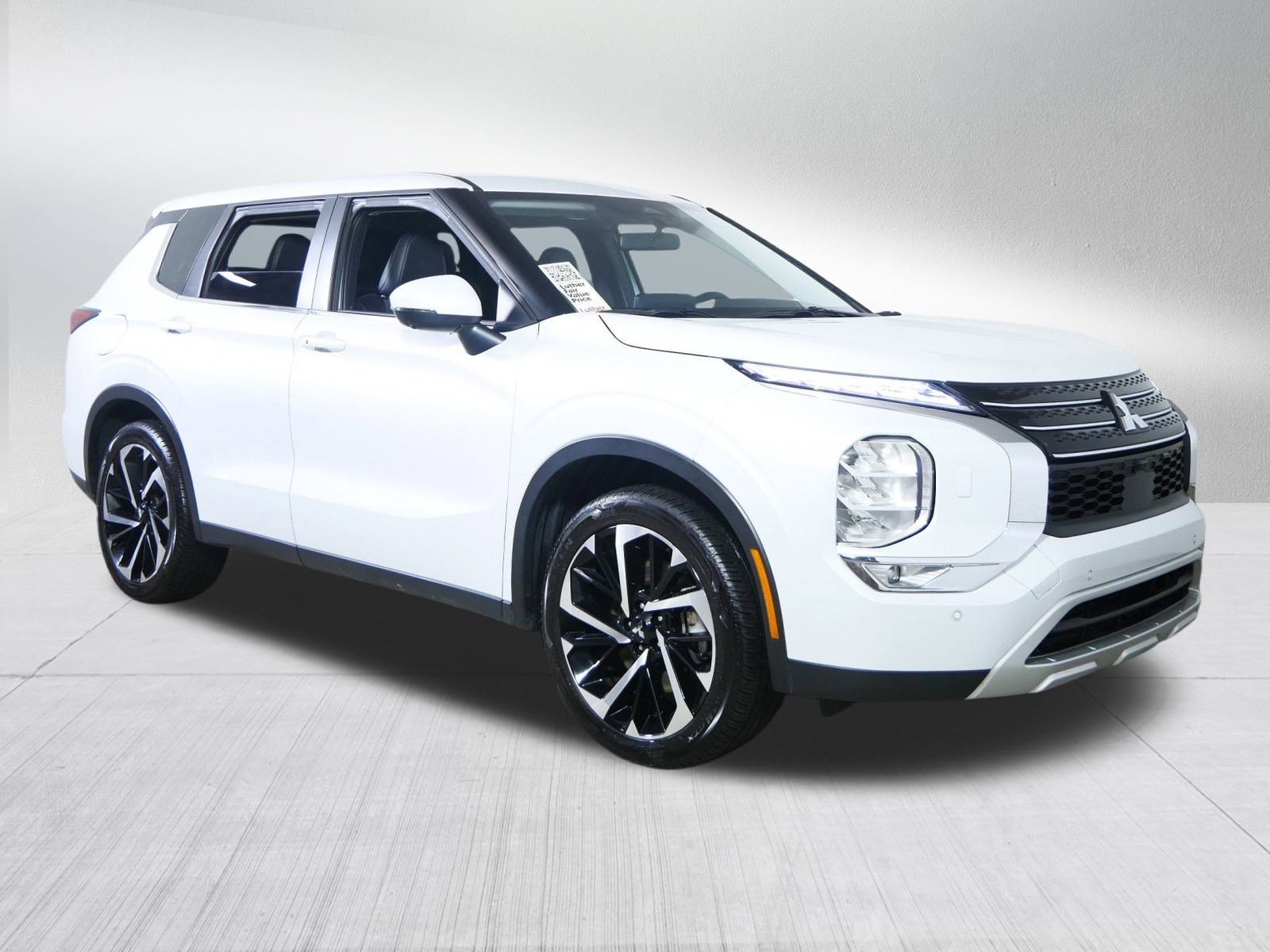 2024 Mitsubishi Outlander SE's photo