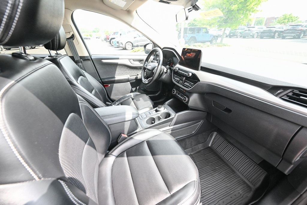2020 Ford Escape SEL photo 16