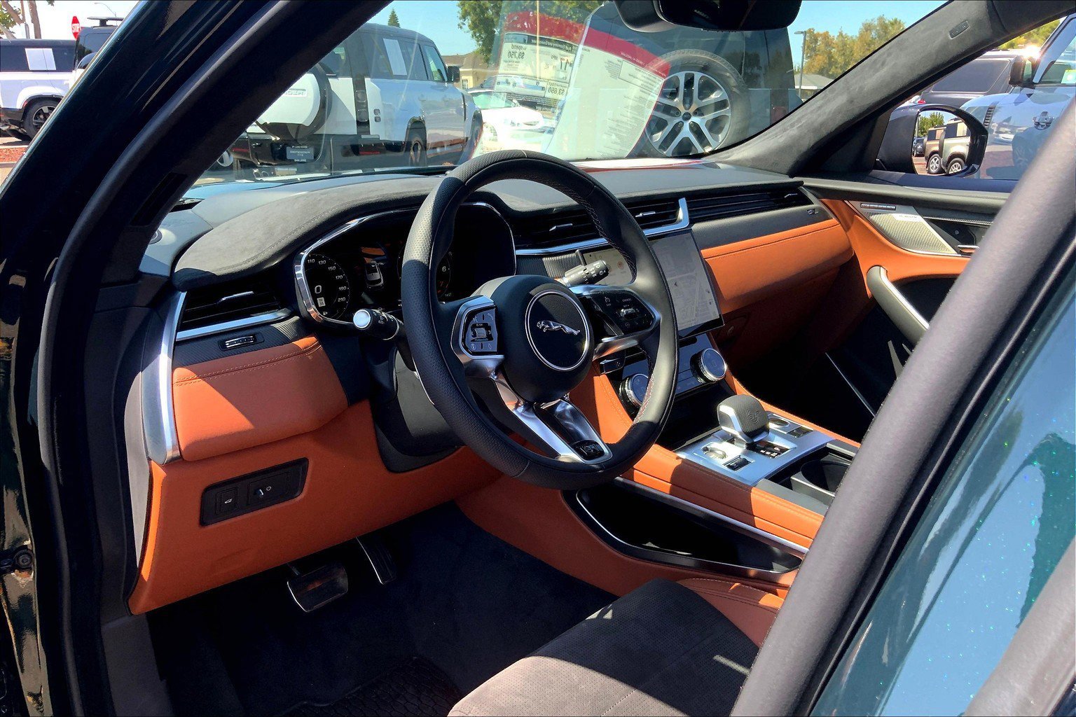 2026 Jaguar F-PACE SVR photo 8