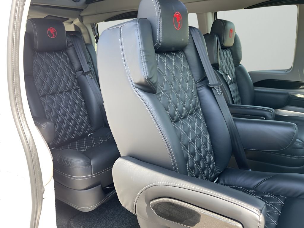 2025 Gmc Savana Cargo 2500 photo 11