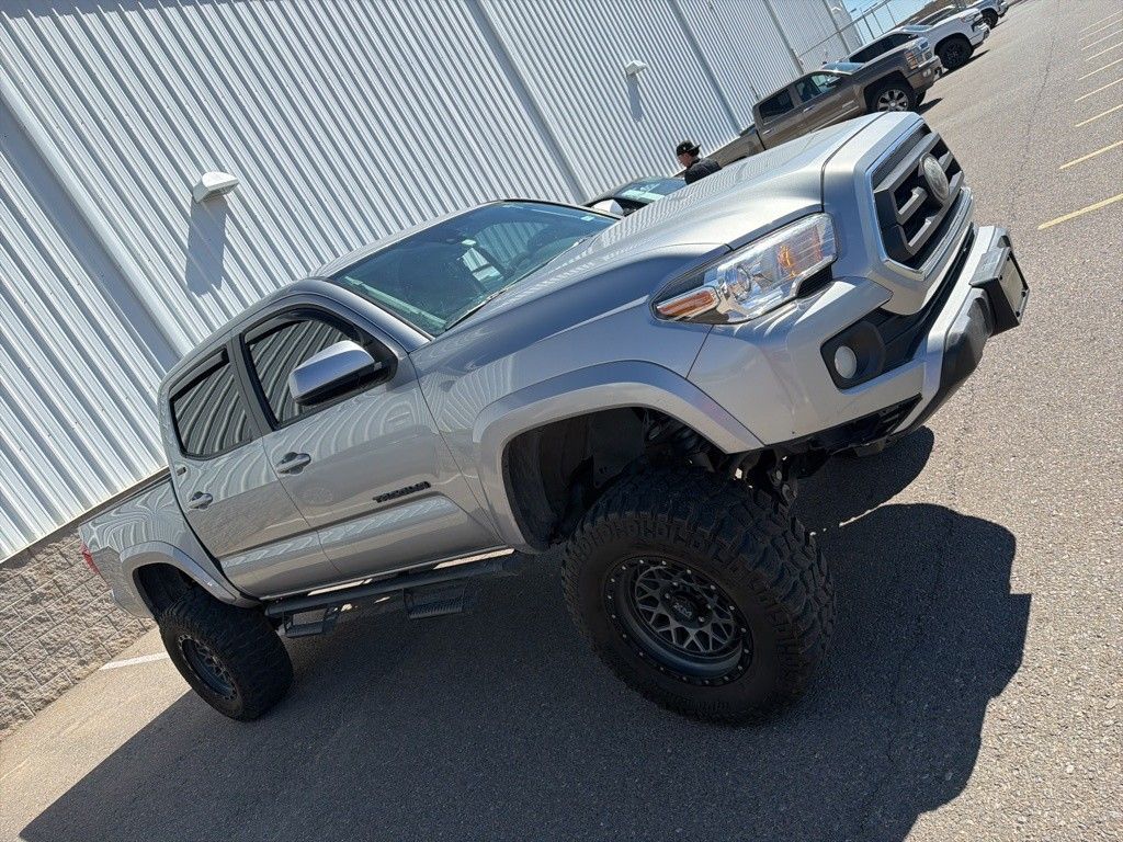 2021 Toyota Tacoma SR5 photo 2