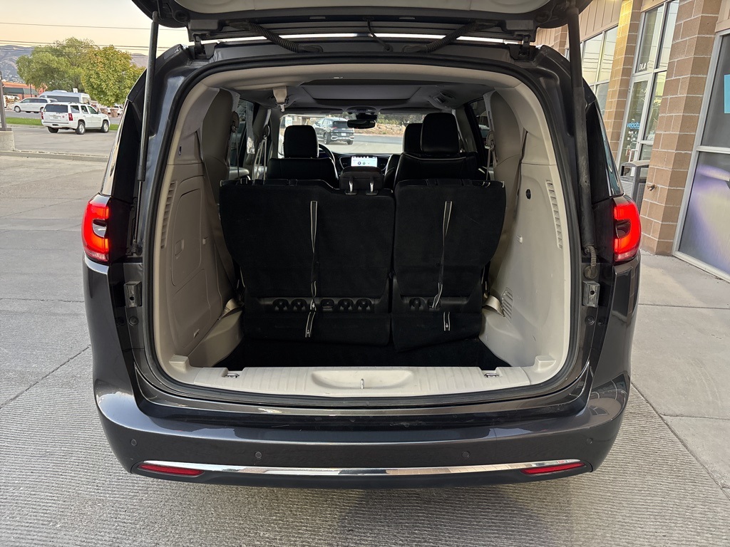 2022 Chrysler Pacifica Hybrid Limited photo 6