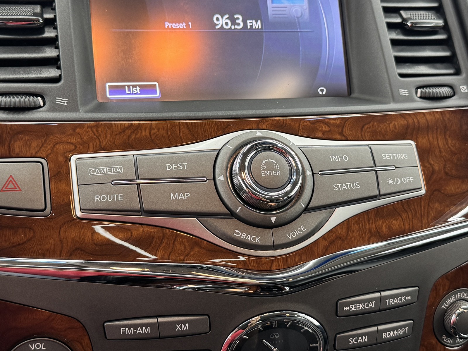 2017 Infiniti QX80 Limited photo 28