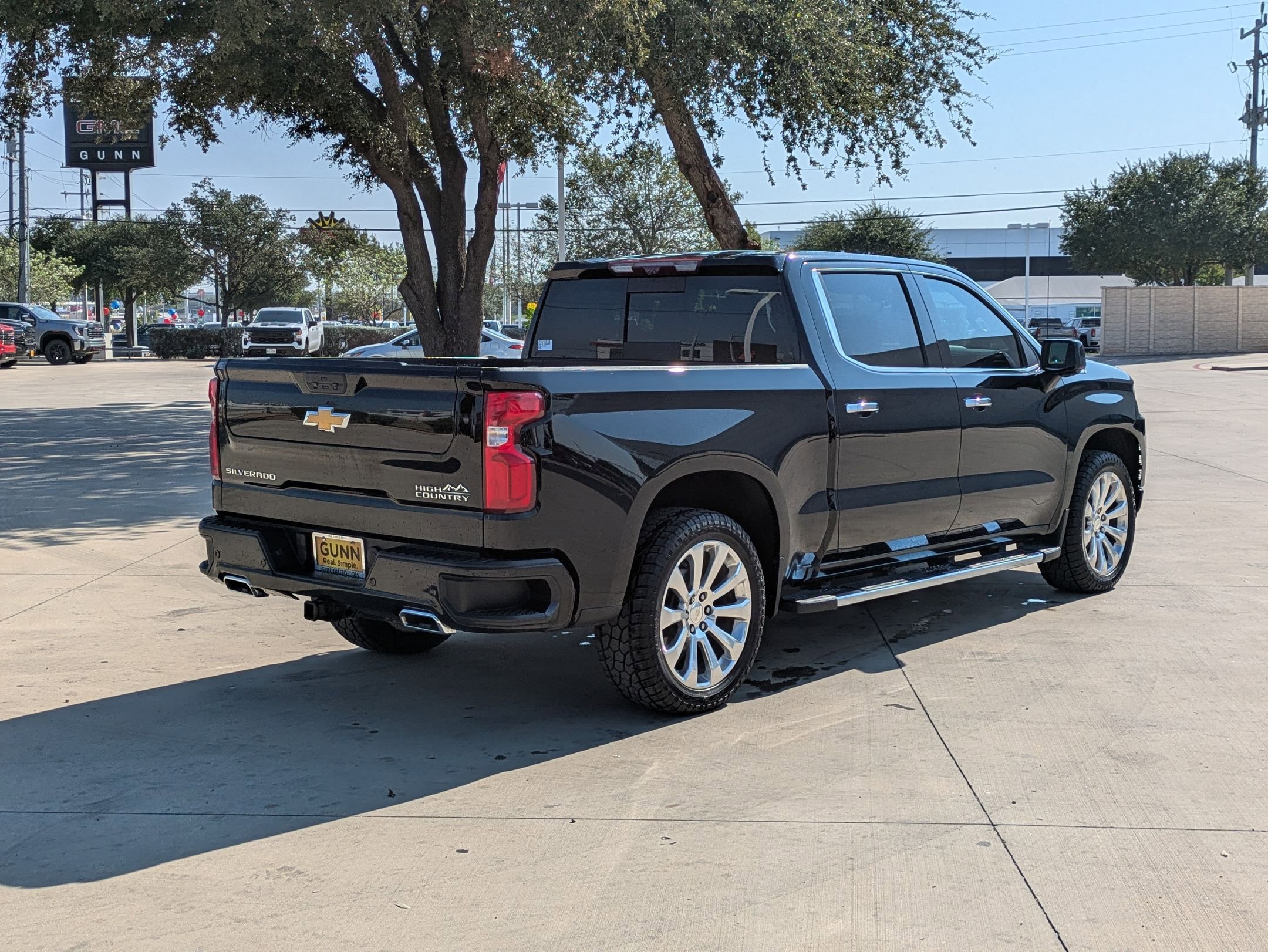 2021 Chevrolet Silverado 1500 High Country photo 3