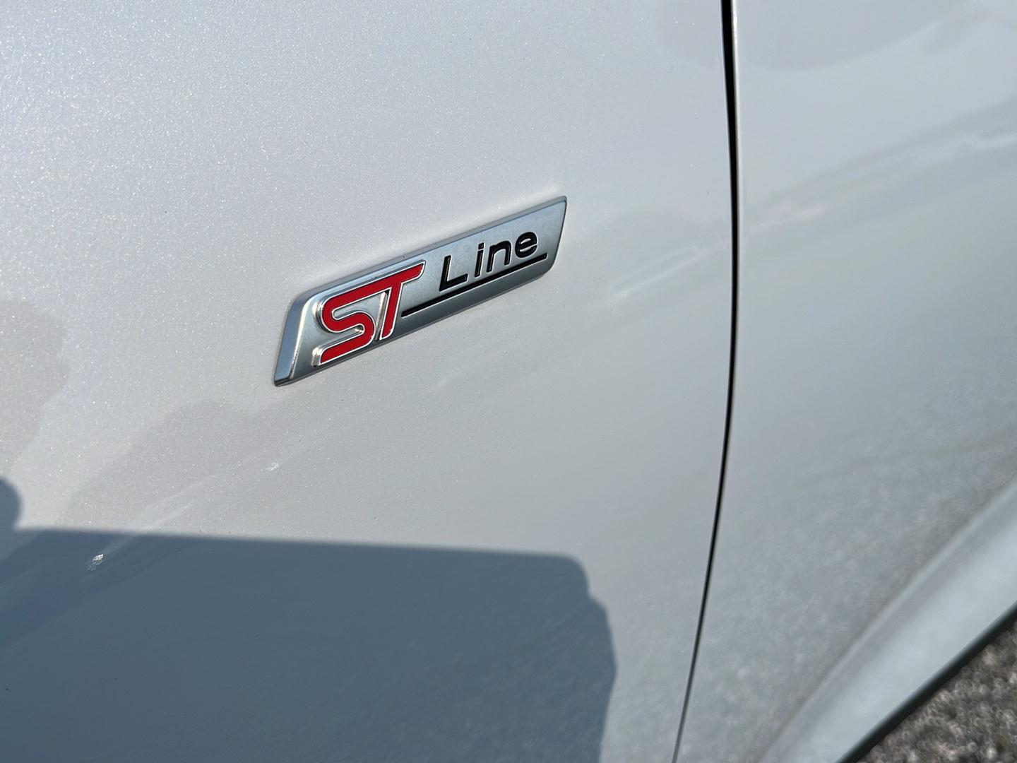 2025 Ford Escape ST-Line photo 4