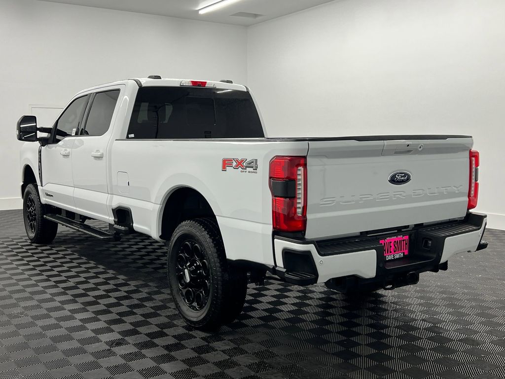 2024 Ford F-350 XLT photo 3