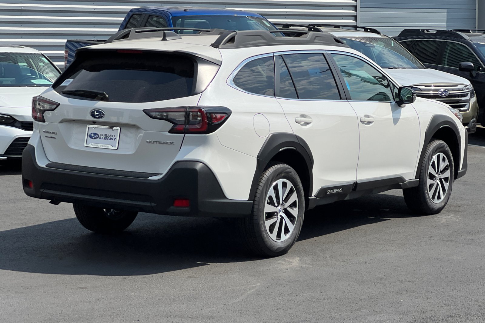 2025 Subaru Outback Premium photo 2