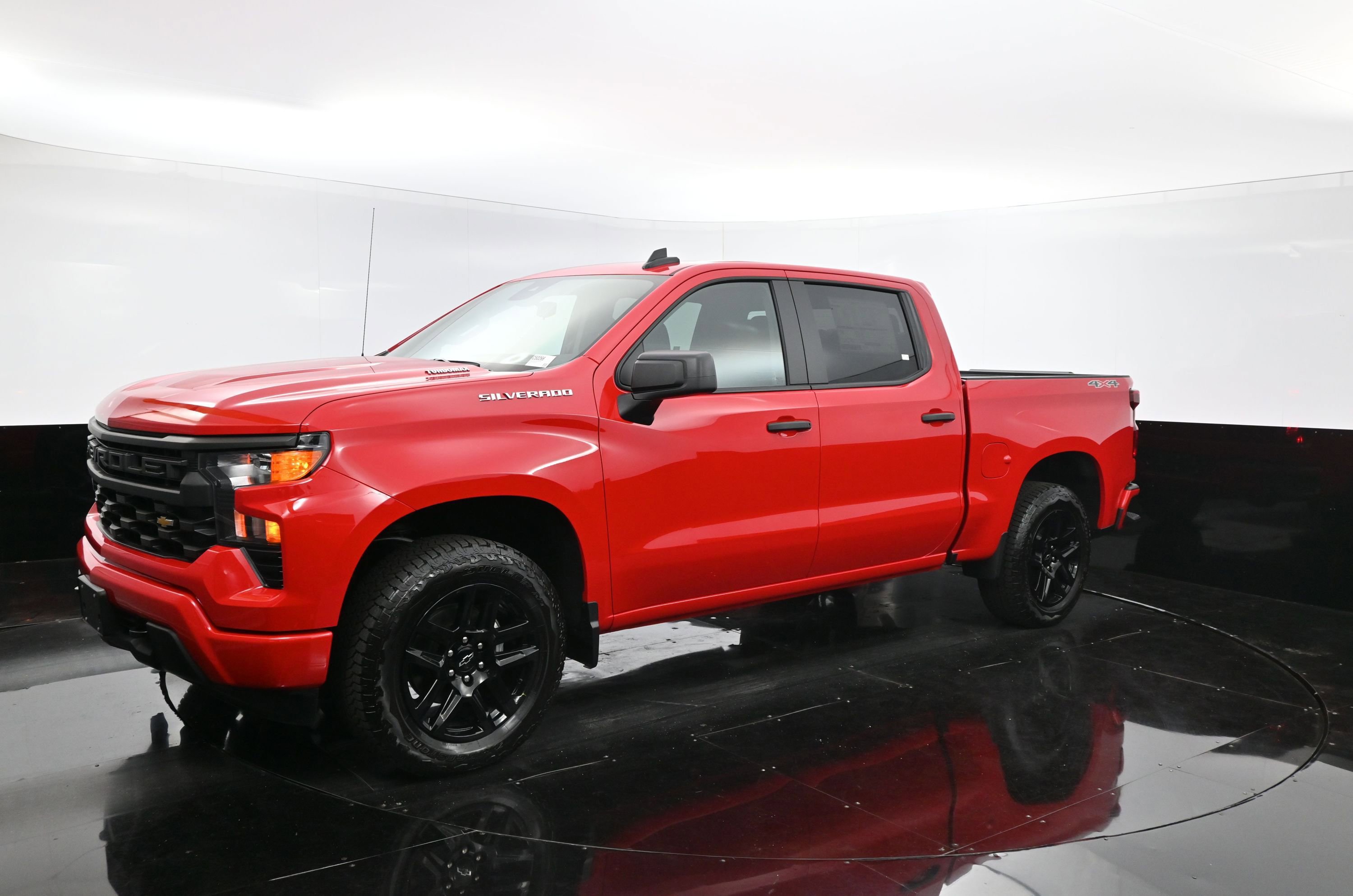 2025 Chevrolet Silverado 1500 Custom photo 3
