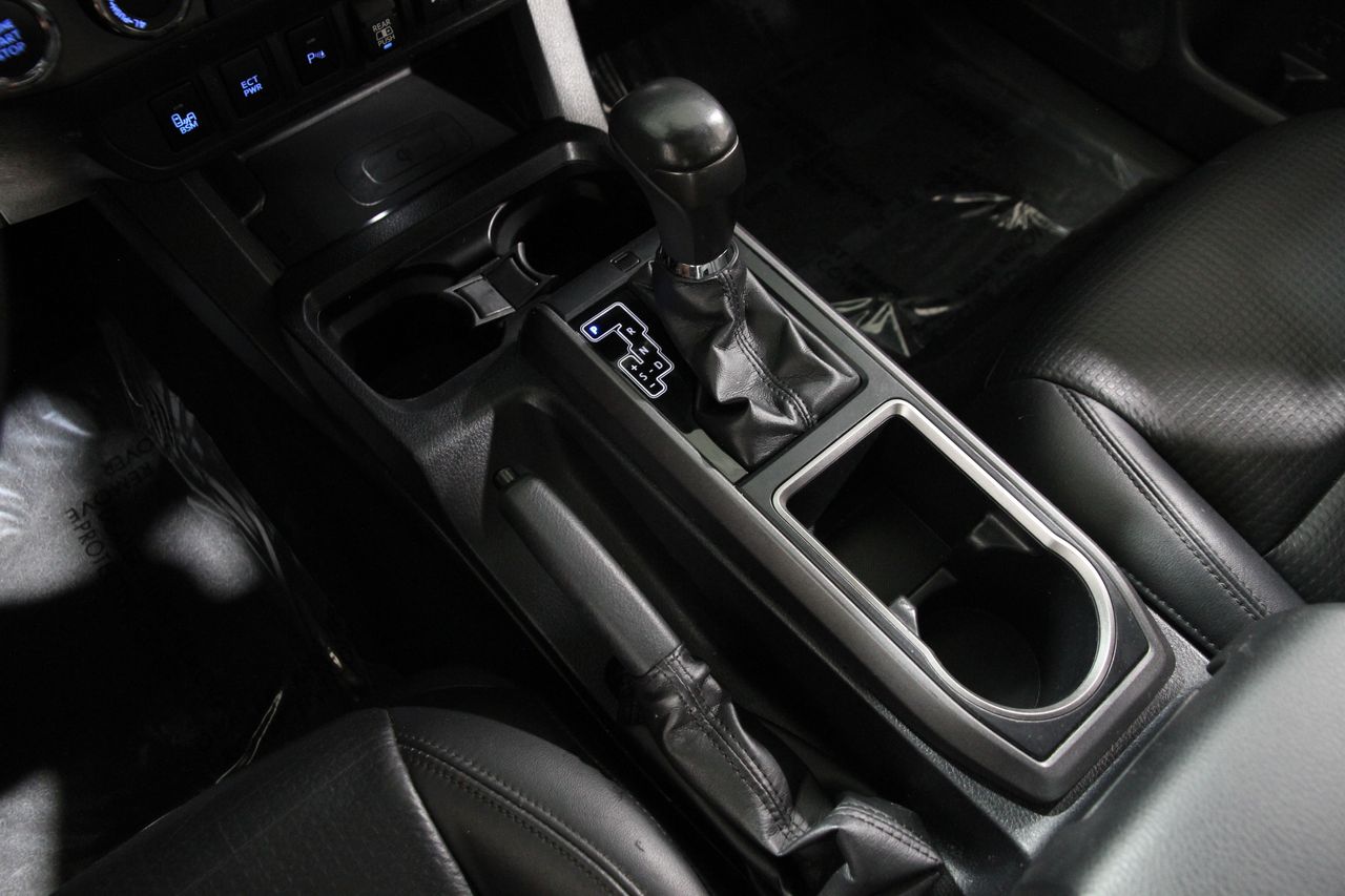 2020 Toyota Tacoma TRD Off-Road photo 13