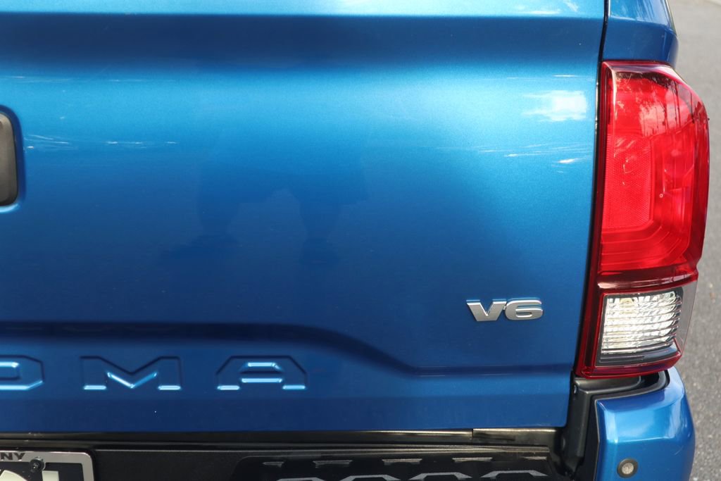 2018 Toyota Tacoma TRD Sport photo 31