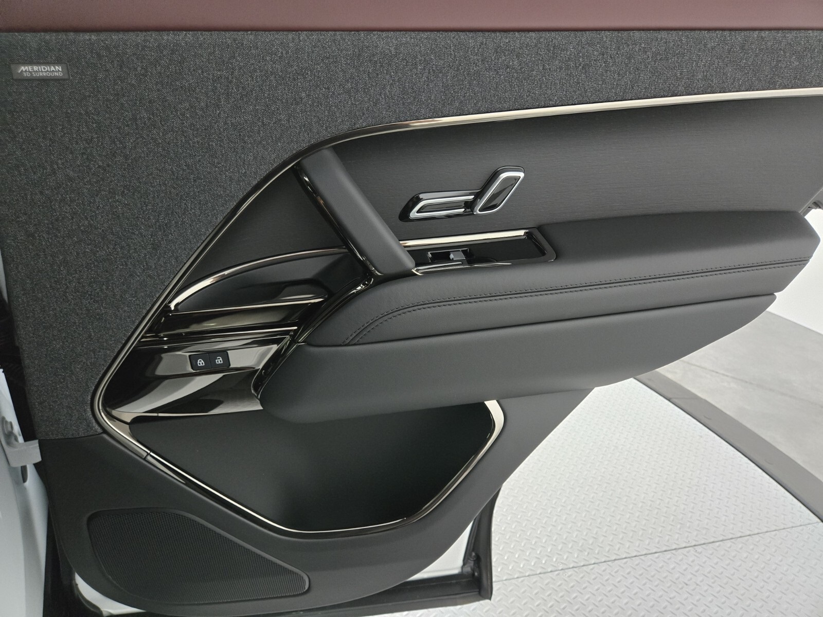 2025 Land Rover Range Rover Sport SE photo 18