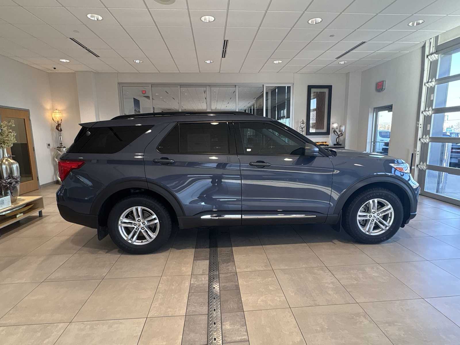 2021 Ford Explorer XLT photo 2