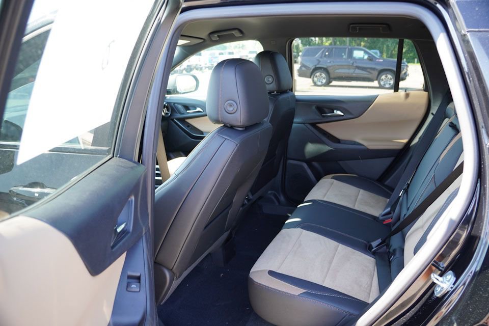 2026 Chevrolet Equinox ACTIV photo 11