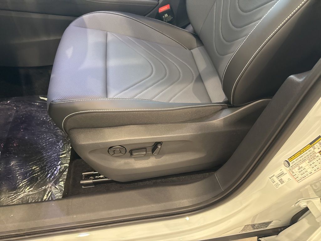 2025 Volkswagen Tiguan SE photo 19