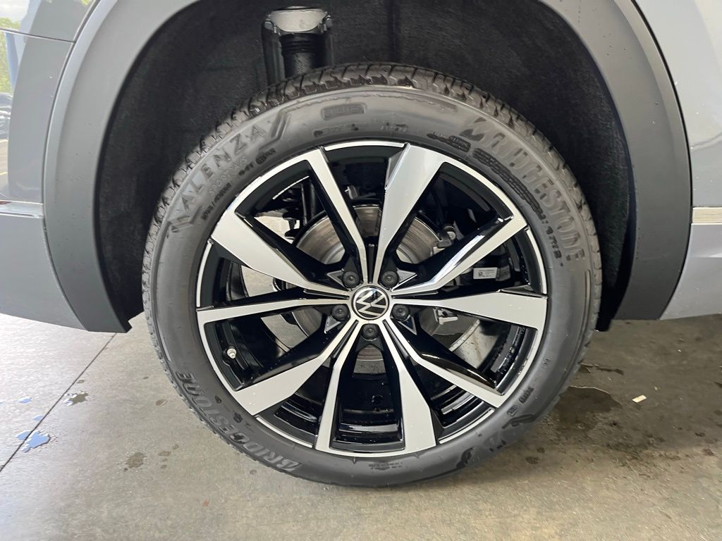 2025 Volkswagen Atlas SEL Premium R-Line photo 31