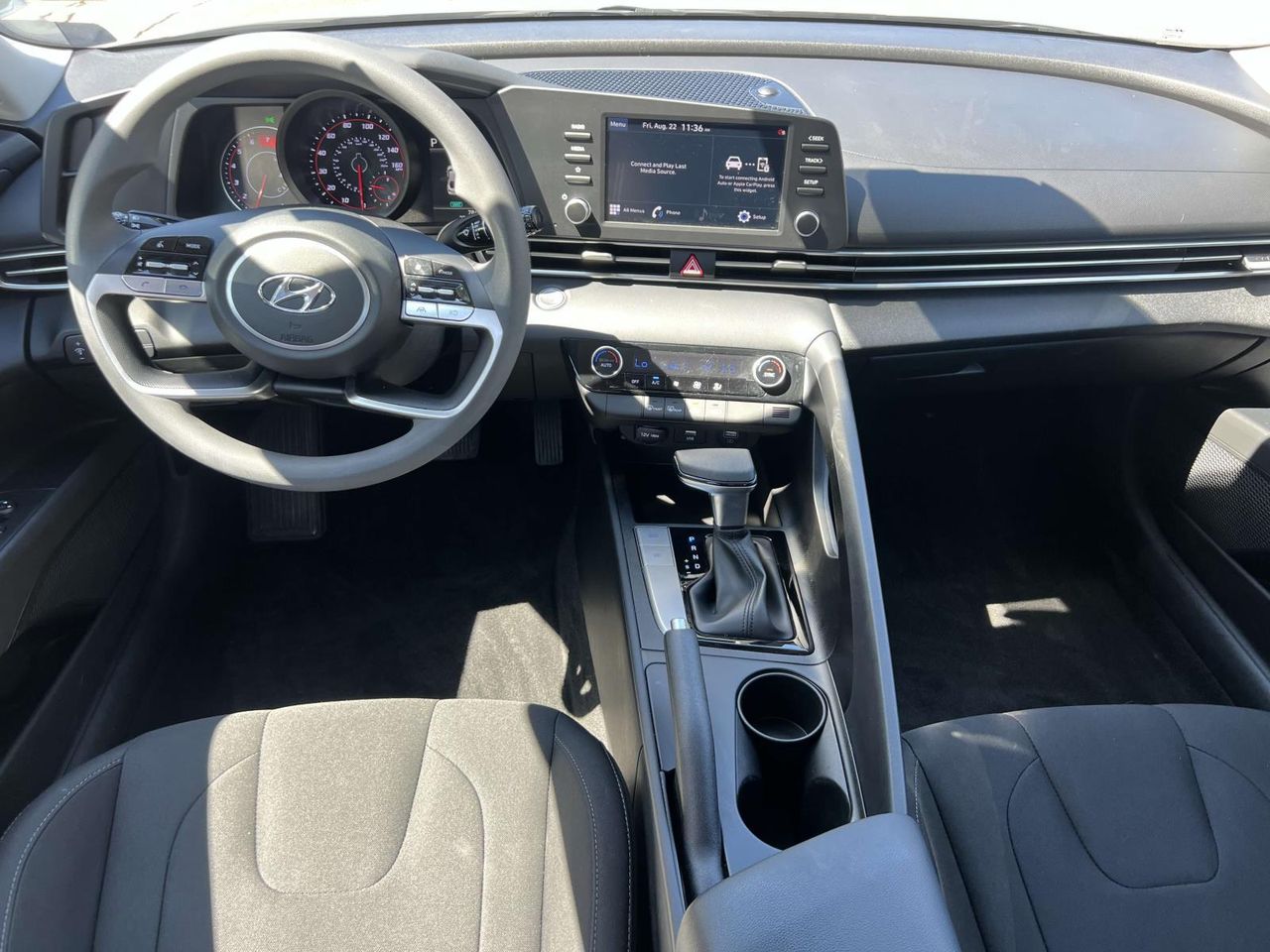 2022 Hyundai Elantra SEL photo 10