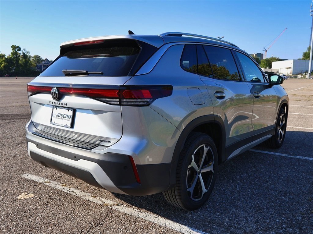 2025 Volkswagen Tiguan SE photo 3