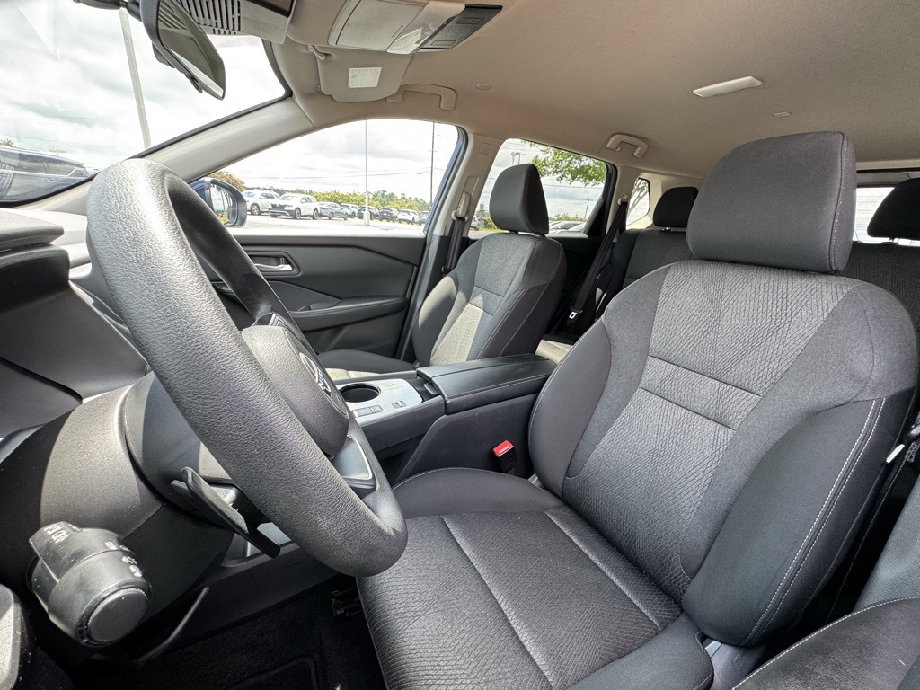 2024 Nissan Rogue SV photo 7