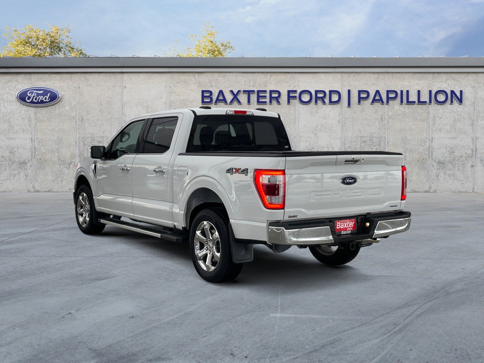2023 Ford F-150 Lariat photo 2