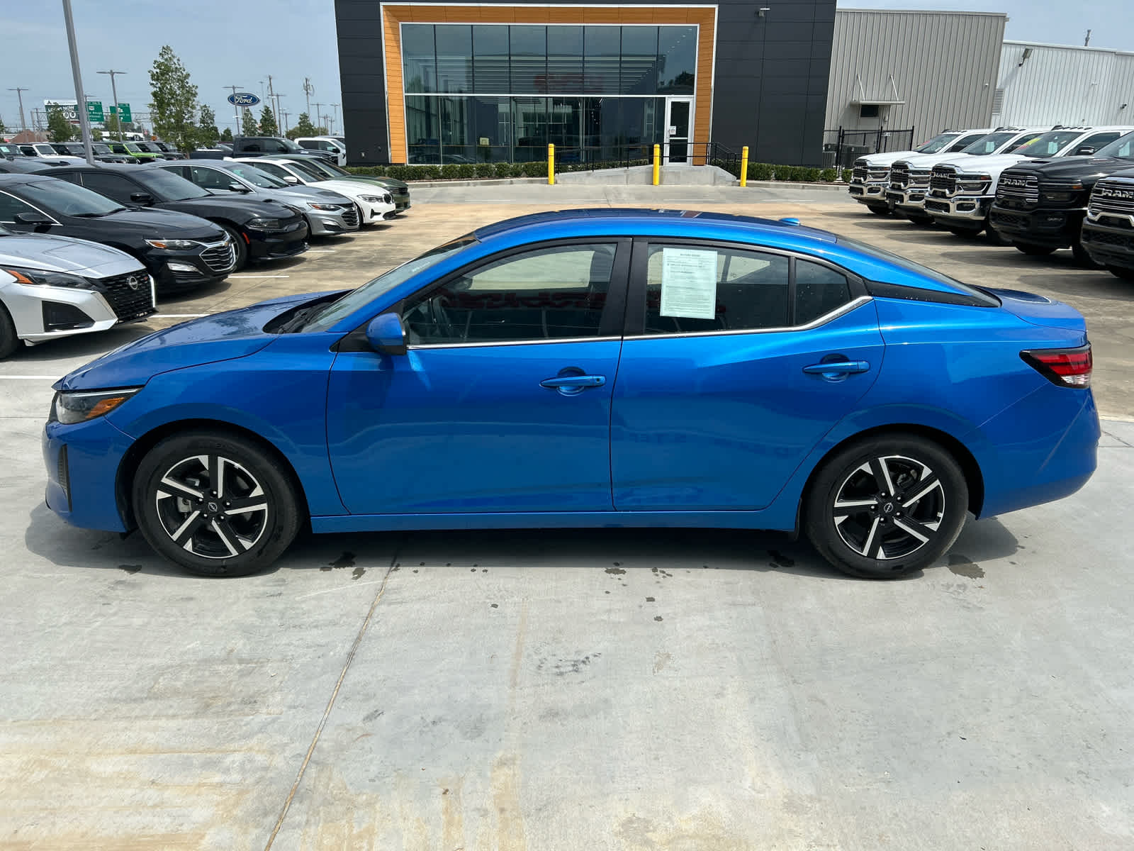 2025 Nissan Sentra SV photo 4
