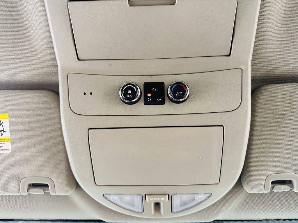 Used 2014 White Nissan SV image 18