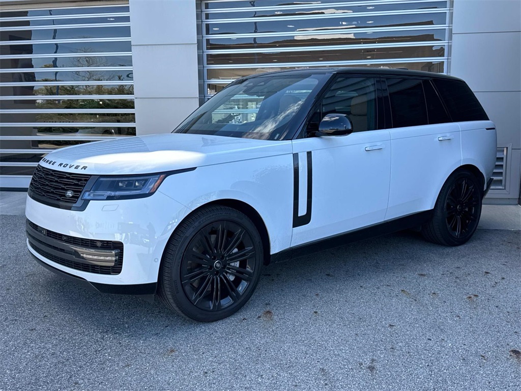 2025 Land Rover Range Rover SE photo 3