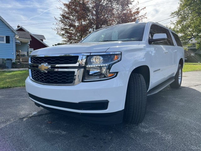 2018 Chevrolet Suburban LT's photo